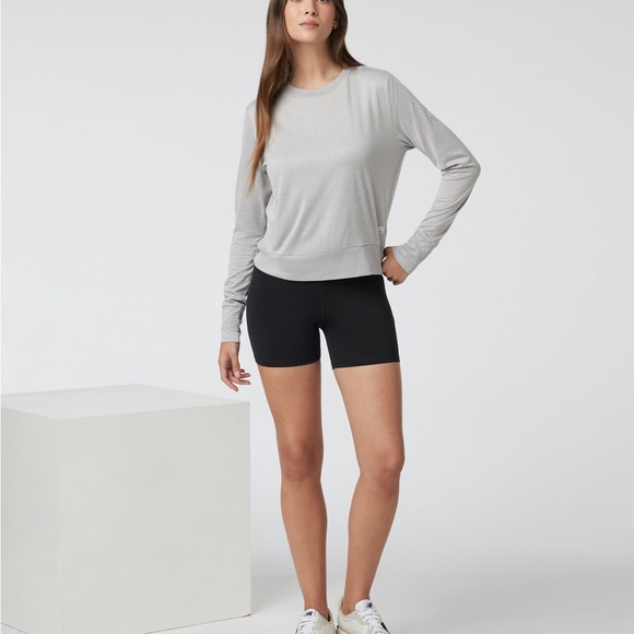 Vuori Women's Light Heather Gray Daydream Crew - Picture 3 of 5